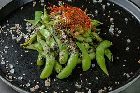 Бобы эдамаме с цитрусовой солью