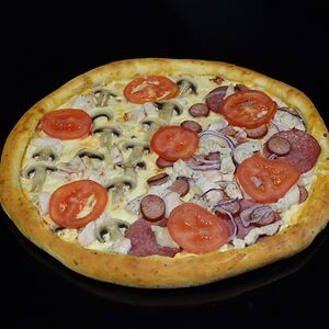 Пицца 50/50 Мясная гранде и пицца с курицей и грибами