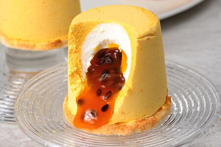 Пирожное Манго-маракуйя