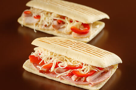 Панини с ветчиной и беконом