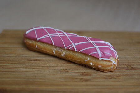 Эклер Малиновый