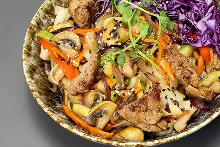 Пшеничная лапша со свининой