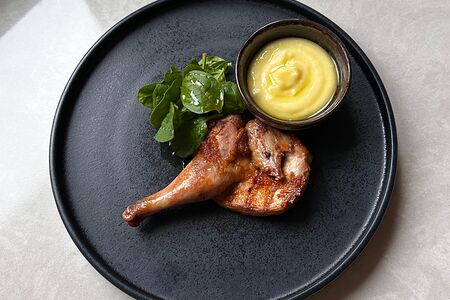 Фермерский цыпленок на гриле с трюфельным пюре