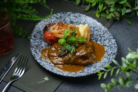Томленая говядина с томатом конфи