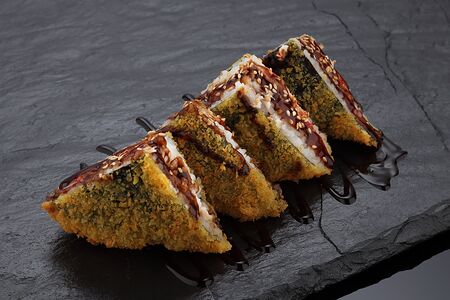 Онигири с угрем