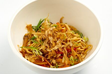 Удон с морепродуктами и овощами