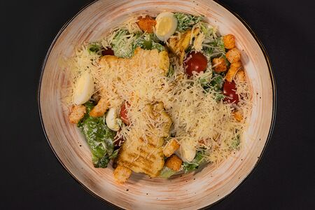 Салат Цезарь с курицей