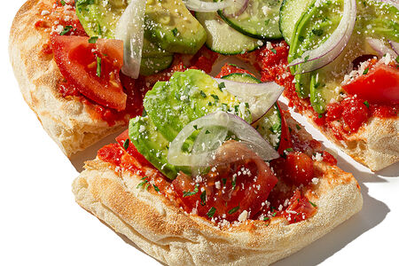 Авокадо и помидоры