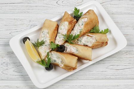 Крепе с малосольным лососем