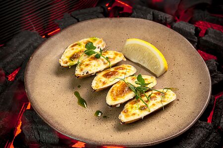 Мидии, запечённые под сыром