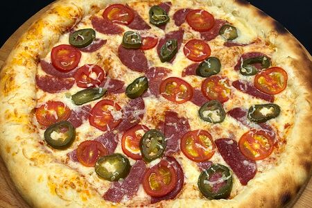 Пицца Острая с халапеньо