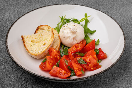 Буррата с томатами