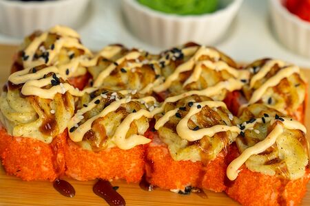 Калифорния запеченная с лососем