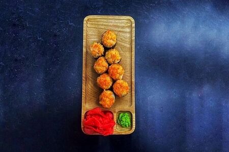 Запеченный ролл с лососем