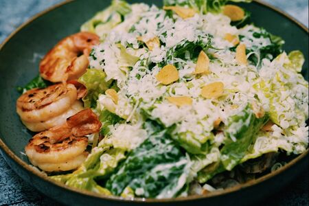 Ромейн тоннато с креветками