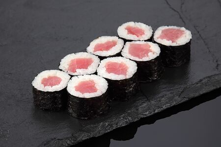 Ролл с тунцом