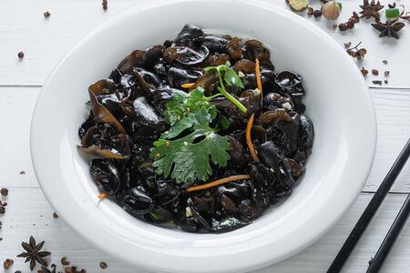 Грибы Муэр с луком