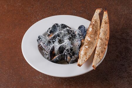 Мидии и сыр