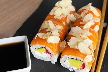 Миндальная Филадельфия с лососем 