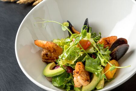 Салат с морепродуктами Абырвалг 