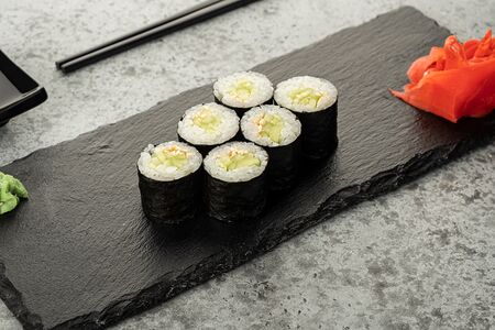 Ролл с огурцом