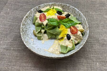 Шпинатные тальятелле с мидиями в соусе том ям