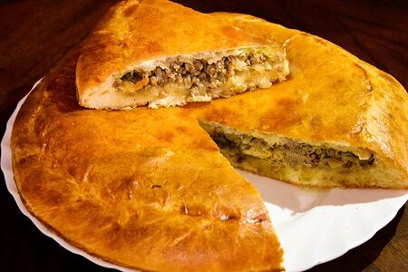 Пирог с говядиной и капустой