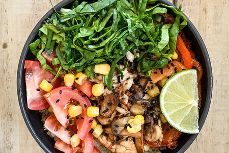 Киноа-боул с курицей