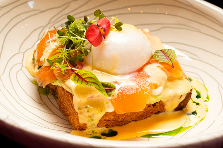 Тост Яйцо Рояль
