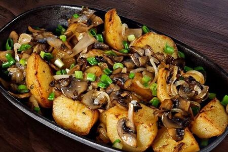Грибы, жаренные с картофелем и луком