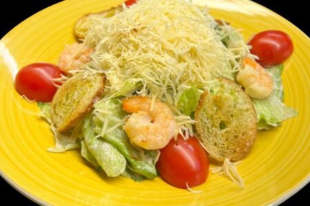 Салат Цезарь с креветками