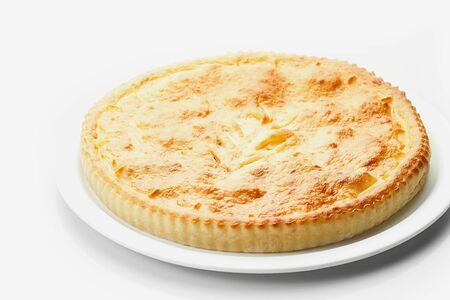 Пирог с рыбой луком и картофелем