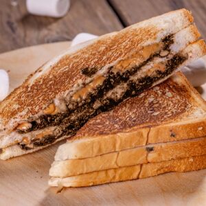 Сэндвич с арахисовой пастой и Нутеллой