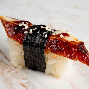 Суши с угрем