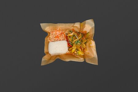 Рис с кисло-сладкий соусом и курицей