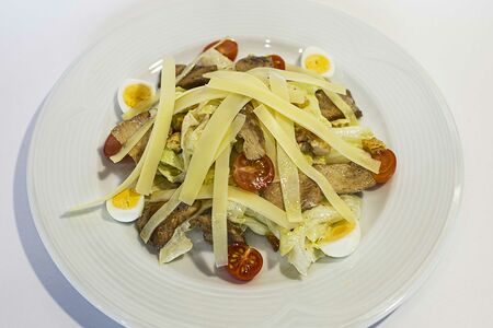 Салат Цезарь с курицей