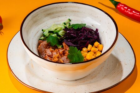 Салат со свининой и пряным рисом