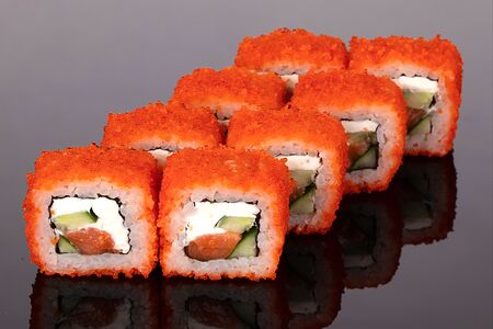 Ролл Калифорния с лососем