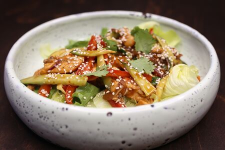 Салат тайский с курицей