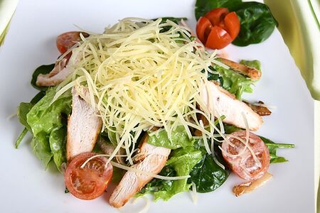 Салат со шпинатом и курицей