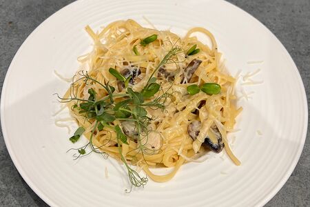 Паста с курицей и грибами