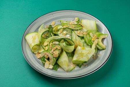 Салат зеленый