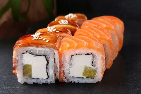 Ролл Двойник с угрем и лососем