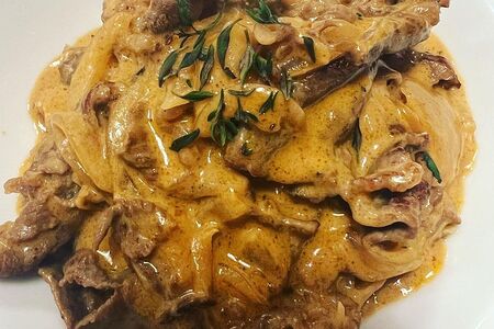 Бефстроганов из телятины с шампиньонами