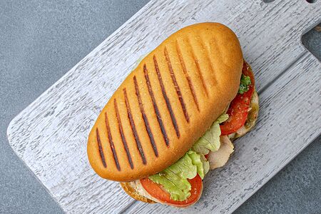 Панини с курицей и моцареллой