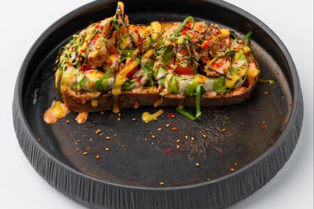 Брускетта с креветкой и манго