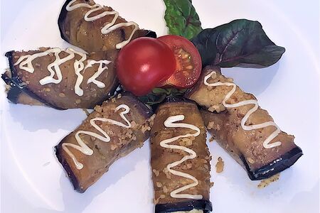 Рулетики из баклажанов с сыром и чесноком