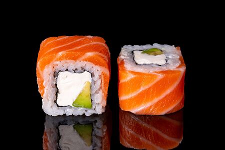 Филадельфия в лососе с авокадо