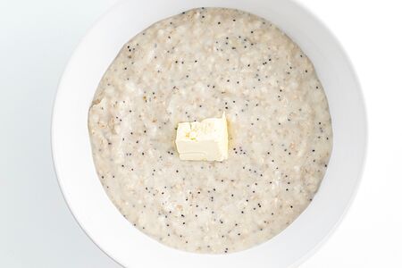 Овсяная каша с сыром бри и маком