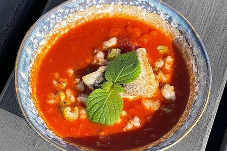 Томатный суп с морепродуктами